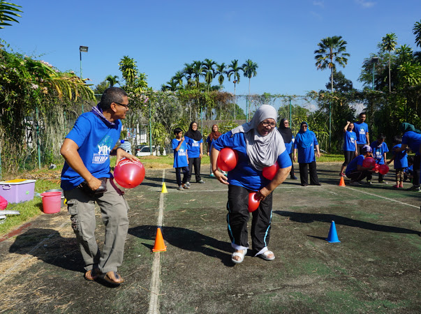 Guests competing in telematch games on the court